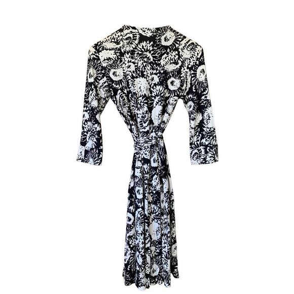 Diane Von Furstenberg Julian Silk Jersey Wrap Dress Black, White Size 6 - Picture 10 of 12